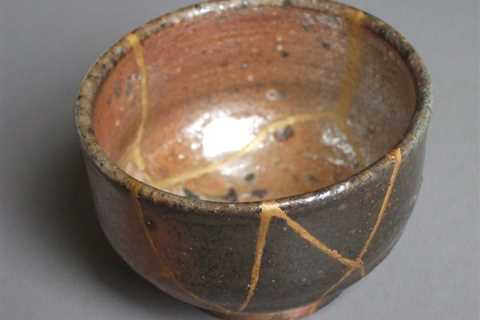 How Japanese Kintsugi Masters Restore Pottery by Beautifying the Cracks