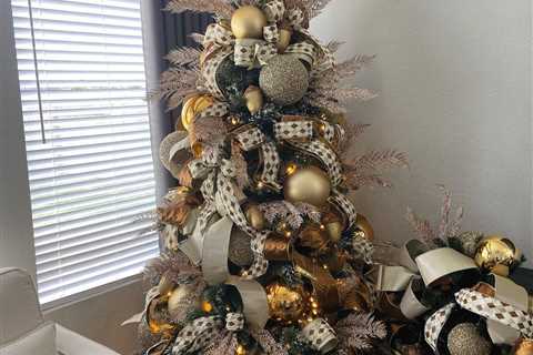 10 Christmas Tree Ribbon Ideas